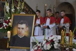 Uroczystość nadania im. bł. ks. Frelichowskiego szkole w Nicwałdzie