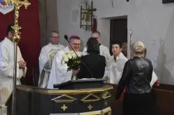 Uroczystość nadania im. bł. ks. Frelichowskiego szkole w Nicwałdzie