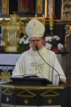 Uroczystość nadania im. bł. ks. Frelichowskiego szkole w Nicwałdzie