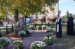 Uroczystość nadania im. bł. ks. Frelichowskiego szkole w Nicwałdzie