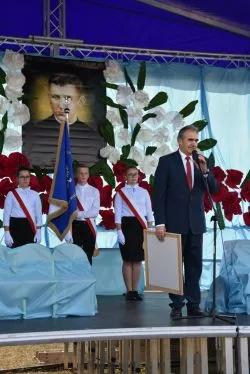 Uroczystość nadania im. bł. ks. Frelichowskiego szkole w Nicwałdzie