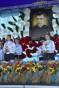 Uroczystość nadania im. bł. ks. Frelichowskiego szkole w Nicwałdzie