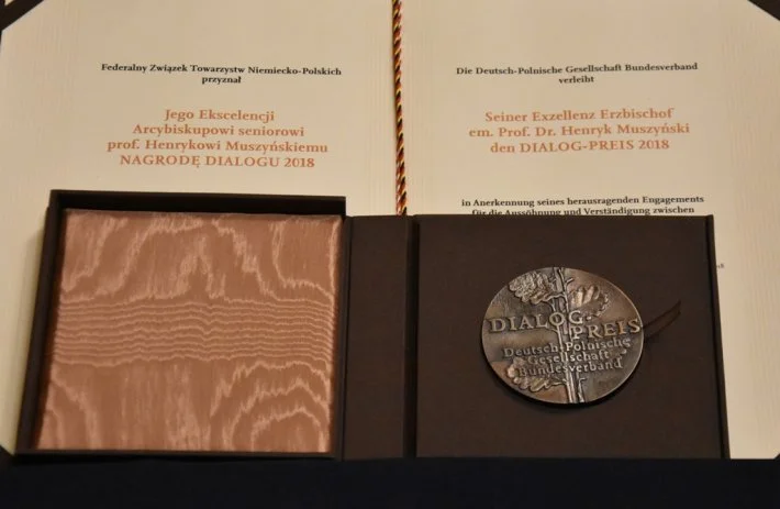 Abp Muszyński laureatem nagrody DIALOGU