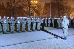 Apel pod pomnikiem marszałka Józefa Piłsudskiego