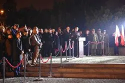 Apel pod pomnikiem marszałka Józefa Piłsudskiego