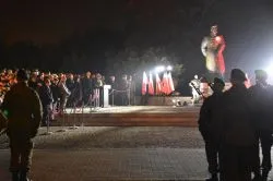 Apel pod pomnikiem marszałka Józefa Piłsudskiego