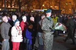 Apel pod pomnikiem marszałka Józefa Piłsudskiego