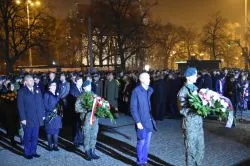 Apel pod pomnikiem marszałka Józefa Piłsudskiego