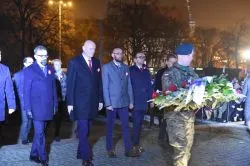Apel pod pomnikiem marszałka Józefa Piłsudskiego