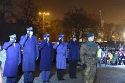 Apel pod pomnikiem marszałka Józefa Piłsudskiego