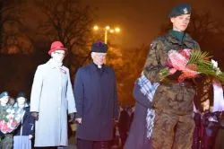 Apel pod pomnikiem marszałka Józefa Piłsudskiego