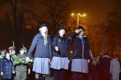 Apel pod pomnikiem marszałka Józefa Piłsudskiego