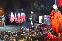 Apel pod pomnikiem marszałka Józefa Piłsudskiego