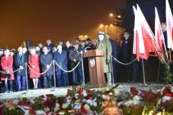 Apel pod pomnikiem marszałka Józefa Piłsudskiego