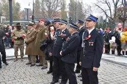 W Toruniu odsłonięto tablicę upamiętniającą 100. rocznicę odzyskania niepodległości przez Polskę