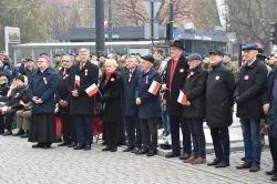 W Toruniu odsłonięto tablicę upamiętniającą 100. rocznicę odzyskania niepodległości przez Polskę