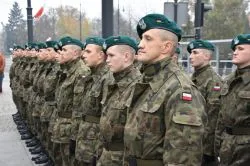 W Toruniu odsłonięto tablicę upamiętniającą 100. rocznicę odzyskania niepodległości przez Polskę