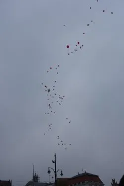W Toruniu odsłonięto tablicę upamiętniającą 100. rocznicę odzyskania niepodległości przez Polskę