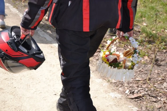 Święconka w kasku