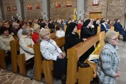 Koronacja figury Matki Bożej Fatimskiej