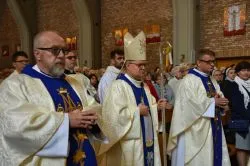 Koronacja figury Matki Bożej Fatimskiej