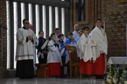 Koronacja figury Matki Bożej Fatimskiej