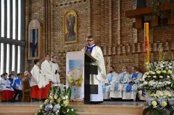 Koronacja figury Matki Bożej Fatimskiej