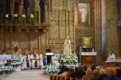 Koronacja figury Matki Bożej Fatimskiej