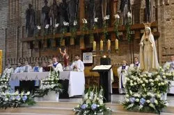 Koronacja figury Matki Bożej Fatimskiej