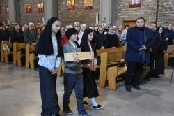 Koronacja figury Matki Bożej Fatimskiej