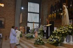 Koronacja figury Matki Bożej Fatimskiej