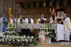 Koronacja figury Matki Bożej Fatimskiej