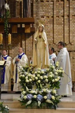 Koronacja figury Matki Bożej Fatimskiej