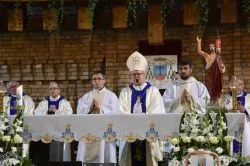 Koronacja figury Matki Bożej Fatimskiej