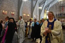 Koronacja figury Matki Bożej Fatimskiej
