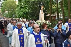 Koronacja figury Matki Bożej Fatimskiej