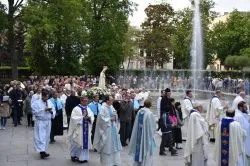 Koronacja figury Matki Bożej Fatimskiej