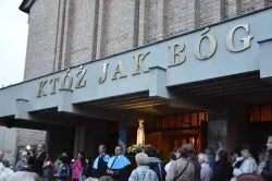 Koronacja figury Matki Bożej Fatimskiej