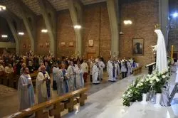 Koronacja figury Matki Bożej Fatimskiej