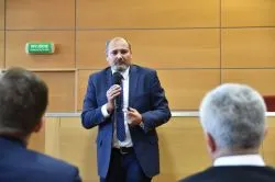 Debata o prześladowaniach