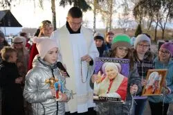 Marsz Wszystkich Świętych w Świerczynkach