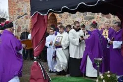 Ostatnie pożegnanie śp. ks. kan. Wojciecha Ostoi-Lniskiego