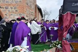 Ostatnie pożegnanie śp. ks. kan. Wojciecha Ostoi-Lniskiego