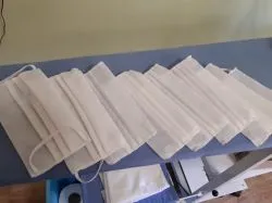 Siostry szarytki z Chełmna szyją maseczki