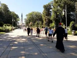 Wejście pielgrzymów na Jasną Górę