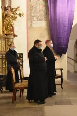 Droga krzyżowa o ustanie pandemii