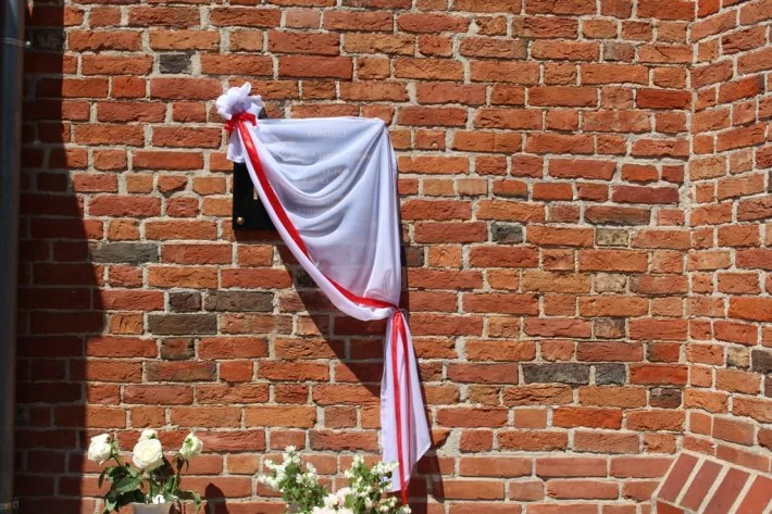 Odsłonięcie tablicy ks. kan. Adama Ceynowy