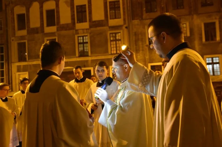 Liturgia Wigilii Paschalnej w toruńskiej katedrze