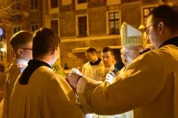 Liturgia Wigilii Paschalnej w toruńskiej katedrze