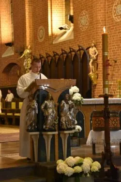 Liturgia Wigilii Paschalnej w toruńskiej katedrze